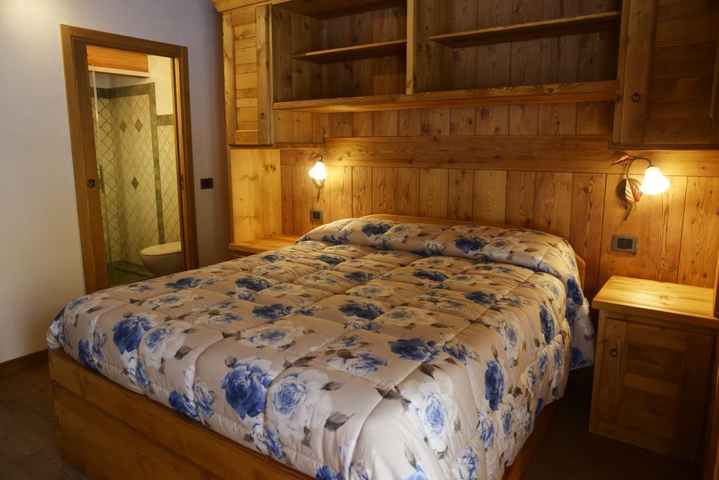 Le Nid De L'Aigle Otel Champoluc Oda fotoğraf