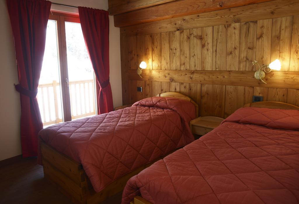 Le Nid De L'Aigle Otel Champoluc Oda fotoğraf