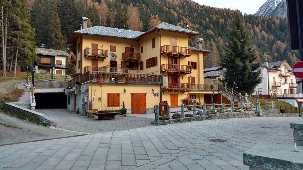 Le Nid De L'Aigle Otel Champoluc Dış mekan fotoğraf